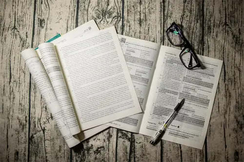 药事法律是由什么制定的