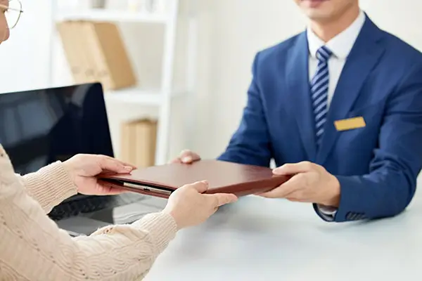 员工遵守什么法律